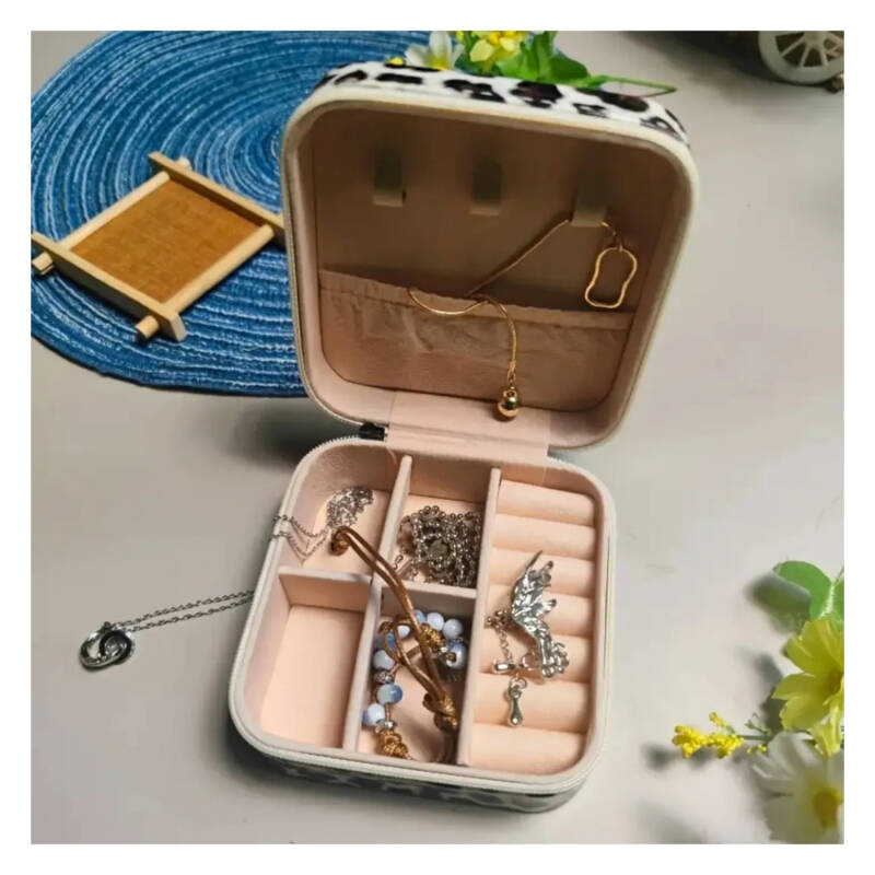 Jewelbox Beyaz Leopar Desenli Takı Çantası - 3