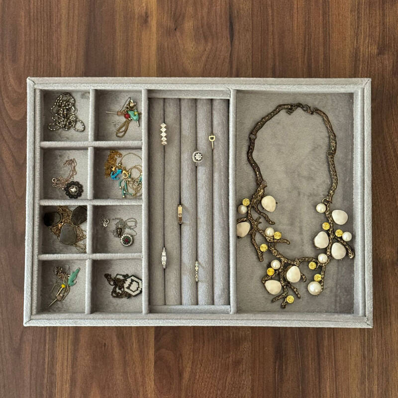 Jewelbox Süet Kumaş Füme Renk Special Sosisli Yüzük-Kolye-Bileklik Takı Kutusu - 1